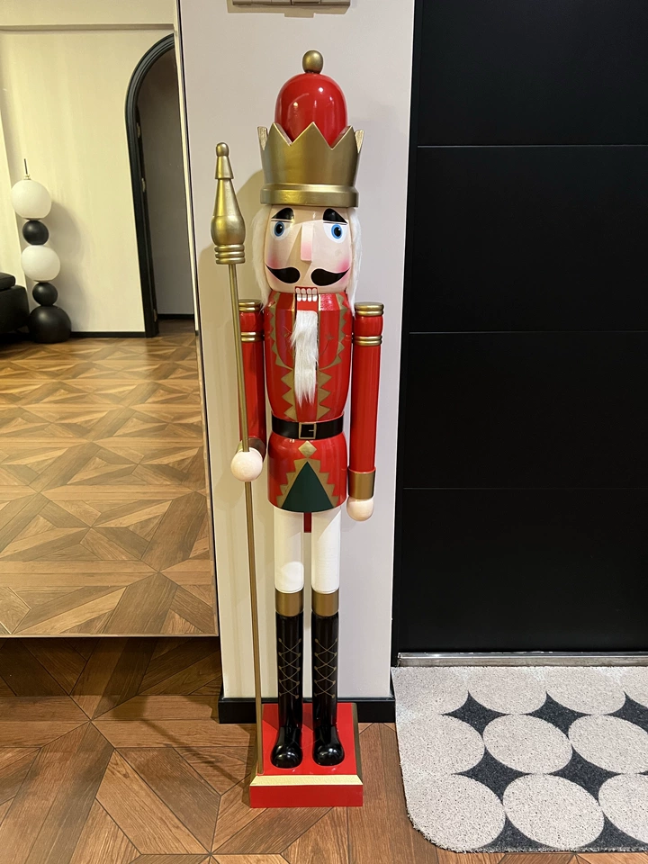 Nutcracker Figurine - Декоративное украшение для кафе: Щелкунчик-солдатик 120